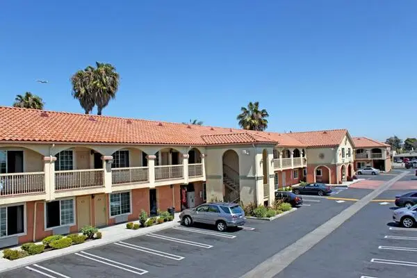 Crystal Inn Suites & Spas – LAX